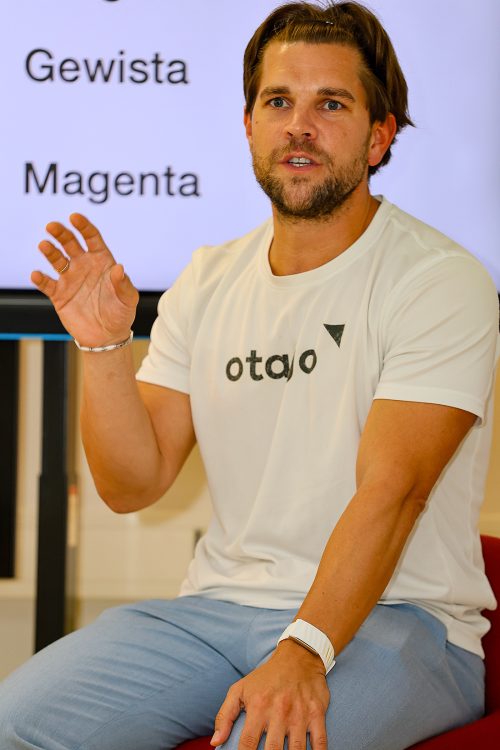 170 JPG Gu LA210526