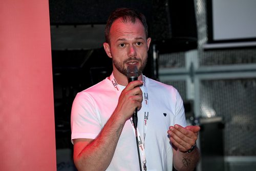 295 JPG Gu LA110625